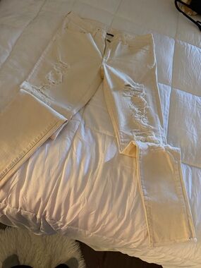 American Eagle Outfitters Cream Distressed Skinny Jeans